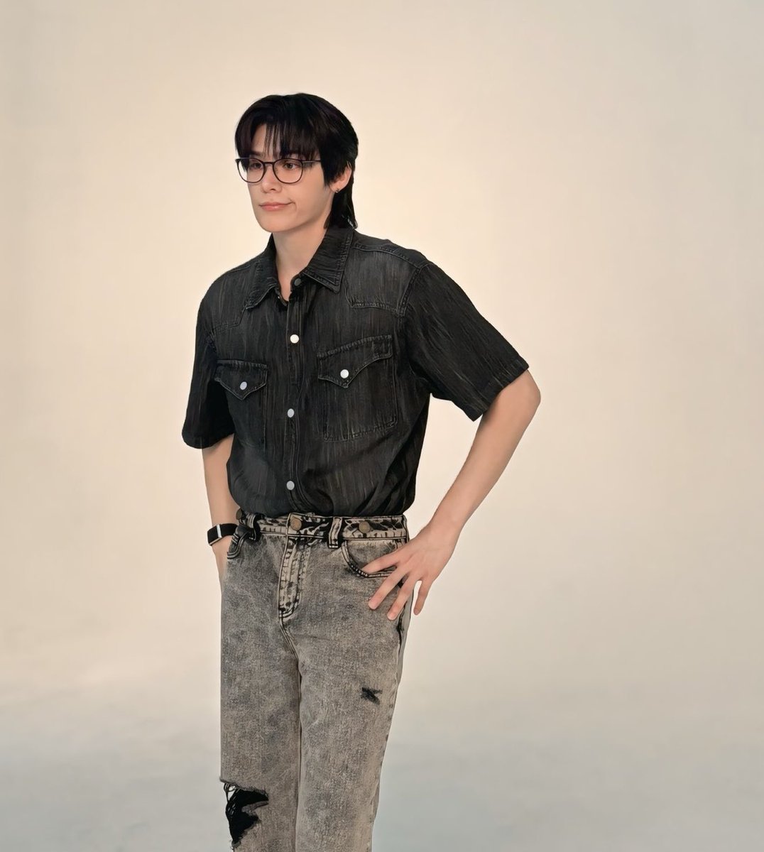 You know what
If the man looks like this innocent little cutie 
Probably I would be a chained victim too🥵
YESTERDAY EP1EP2
#YESTERDAYEP1EP2