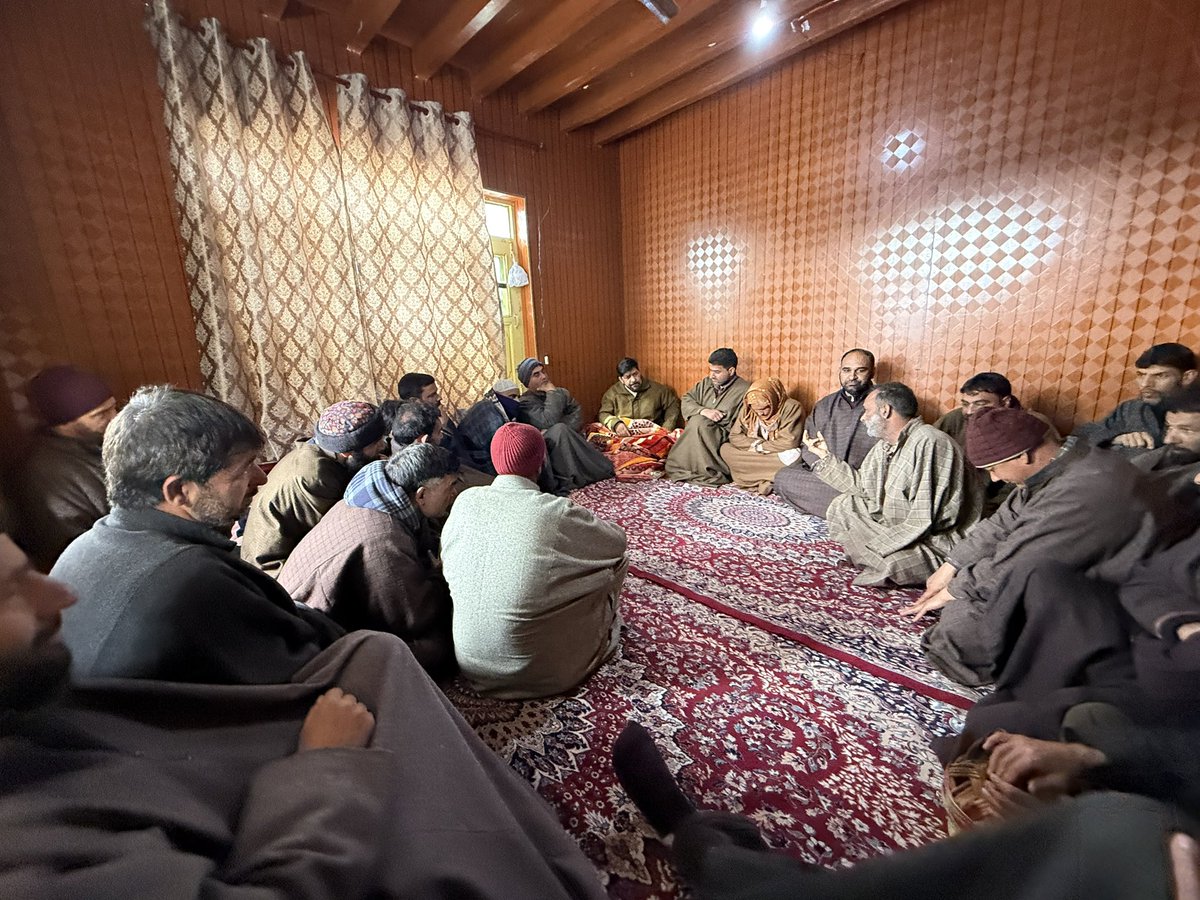 Fakeeriwasim's tweet photo. Organisational meeting of Booth Committee at H S pora of Zainapora Constituency of District Shopian @iamsatsharmaca @AshokKoul59 @blsanthosh https://t.co/eMFZV2OZjH