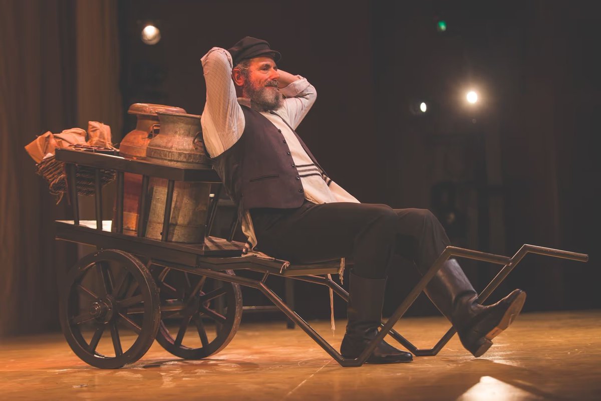 Itongadol's tweet photo. El violinista en el tejado en ídish se presentará en un histórico teatro de Canadá
Ver más: https://t.co/QCbQYj9S9n
#Cultura #Culture #Idish #Yidish #Israel @Israel #Canada @FiddlerNYC #FiddlerNYC #FiddlerToronto @TheCJN @JamieElman @YidLifeCrisis @HGJTC https://t.co/IS3mWugzgJ