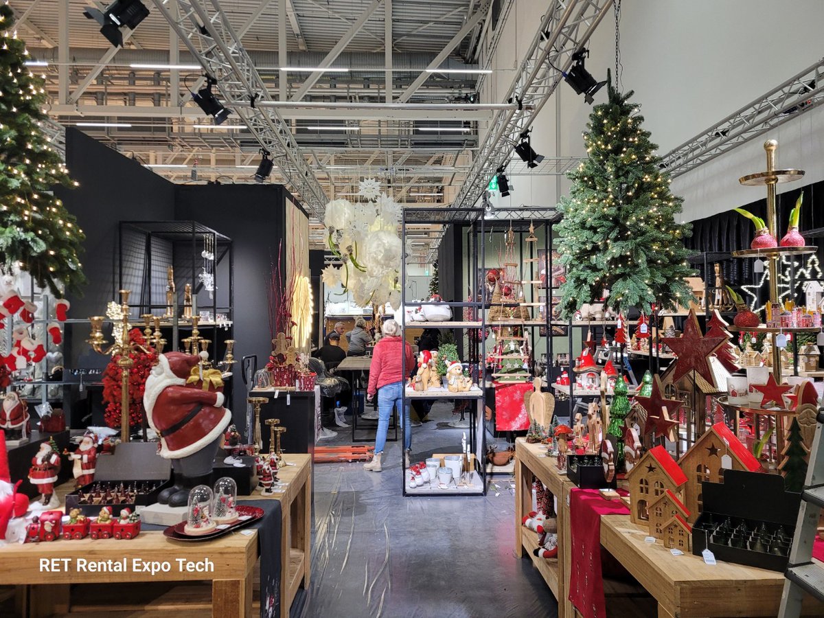 pytlik_mike's tweet image. RET Rental Expo Tech finalisiert die Installationen für die Christmas World 2026 in Frankfurt. Unser Team sorgt für innovative Technik, von Smart Stages bis Videokonferenz-Einrichtungen, für einen reibungslosen Eventablauf. #Eventtechnik