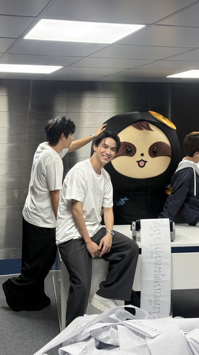 mafavis__'s tweet image. รวยจะรู้ไหมวะว่าพ่อแม่ชีสถานะหย่าร้าง

WINNYSATANG SAMRUAY X HR

#SFxWinnySatangSamruay