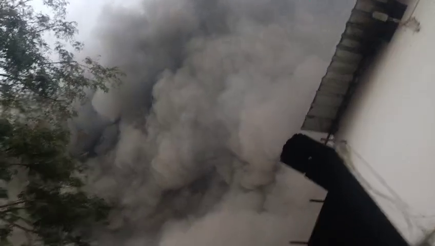 Bargarh | Massive fire breaks out at a bag manufacturing factory in Bardol  area of Bargarh district. Firefighters have a tough time dousing the flames  as thick smoke engulfs the entire area.