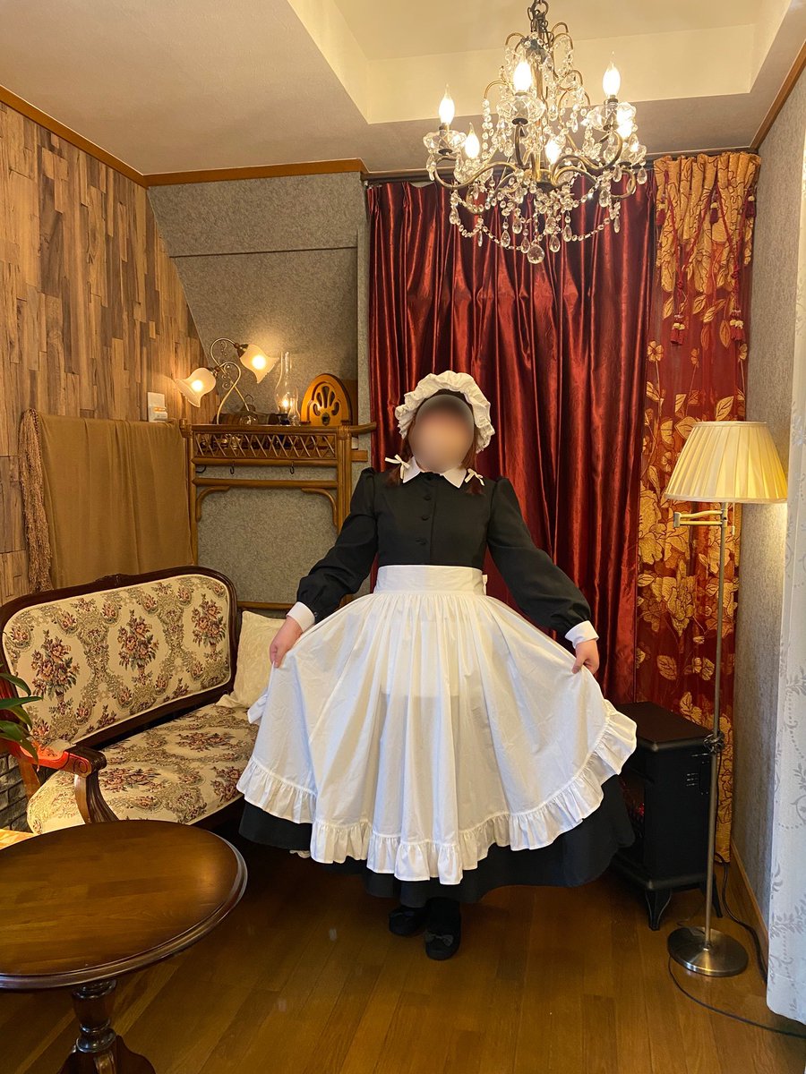 kitsutanuki's tweet photo. 白のエプロンも試着させていただきました♡
ふりふりたっぷりでシルエットもすごく綺麗でかわいい♡
りぼん🎀を大きめ結べるのもかわいいですね♡
#BLESSEVEL
#LOYALALLWORKS https://t.co/gGioyzj4CD