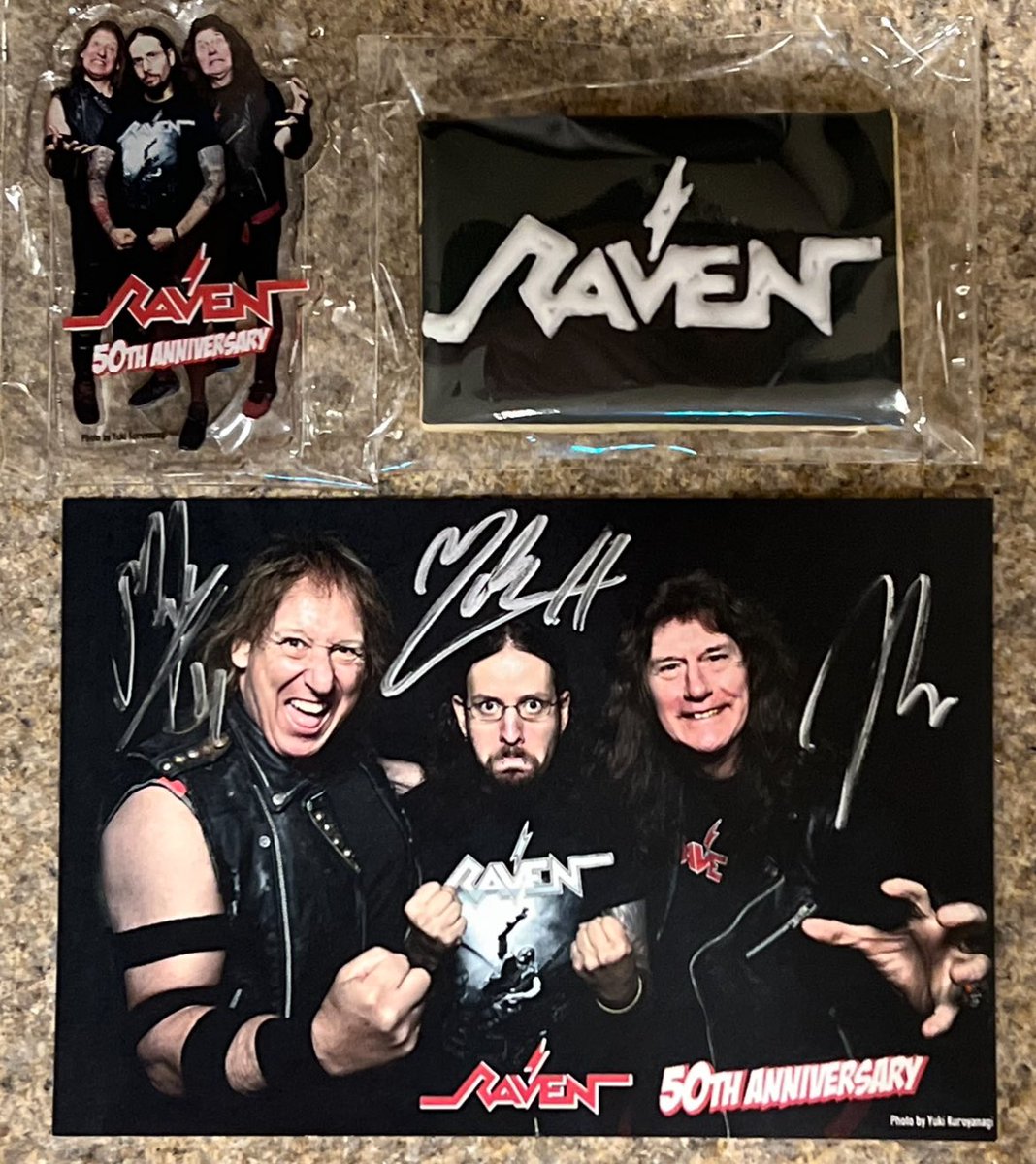 tatsurocker's tweet photo. RAVENのMark GallagherのBirthday!🎉
NWOBHMのバンドの中でもRAVENとPRAYING MANTISだけはよく来日してくれてましたが、PRAYING MANTIS はフェアウェルを迎えてしまったのでRAVENだけはまたちょくちょく戻って来て欲しいです🙏
#MarkGallagher
#RAVEN https://t.co/YXkJr5Tocp