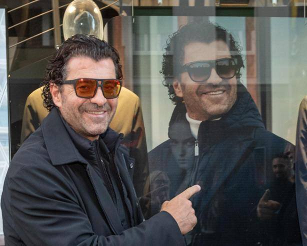 Io adoro Alberto Tomba… riesce a sparare iperboli surreali senza alcun nesso a raffica con una nonchalance unica… facendomi sorridere 30 volte in un minuto!!!