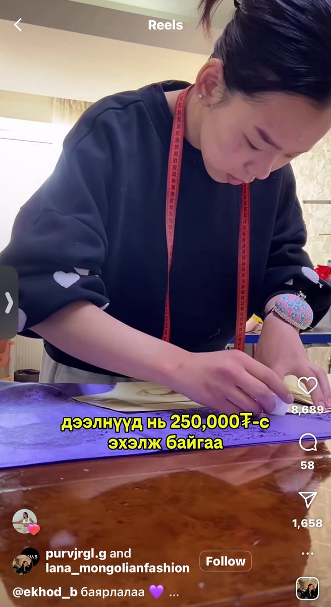 byamba25227979's tweet photo. 19-тэй охины дээлний брэнд Lana_mongolianfashion. 14 настайгаасаа дээл хийж эхэлсэн. Өдөрт 5 дээл хийдэг, үнэ нь 250 мянгаас дээш гэнээ. Орчин үеийн хүүхдүүд мундаг болжээ. https://t.co/xS06iE0PUU