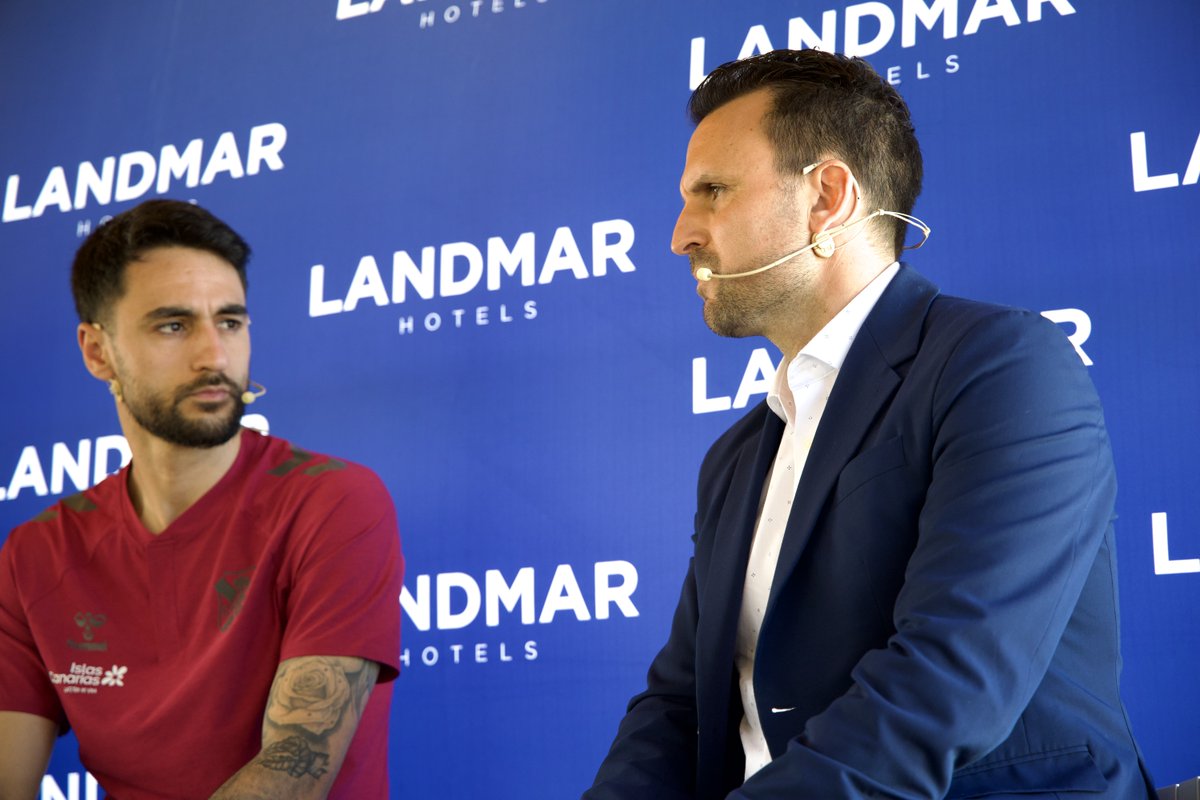 🎙️ #AyozeGarcía: ““Quiero agradecer a <a href="/LandmarHotels/">Landmar Hotels</a> por la colaboración. Siempre nos han dado grandes facilidades y han querido estar ahí para ayudar; no solo en el patrocinio, sino en cualquier ámbito, demostrando su constante predisposición”.

#IvánChapelaBlanquiazul