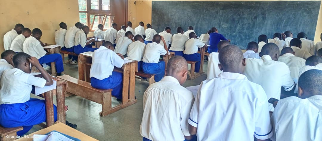 GsTyazo91183's tweet photo. Abitegura Ikizamini cya Leta gisoza ibyiciro byose batangiye isuzuma, muri G S St Paul de Tyazo. https://t.co/2J3AZVQyZQ