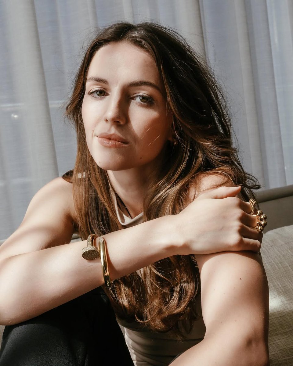 is it giving childless cat lady? (cuz it should)