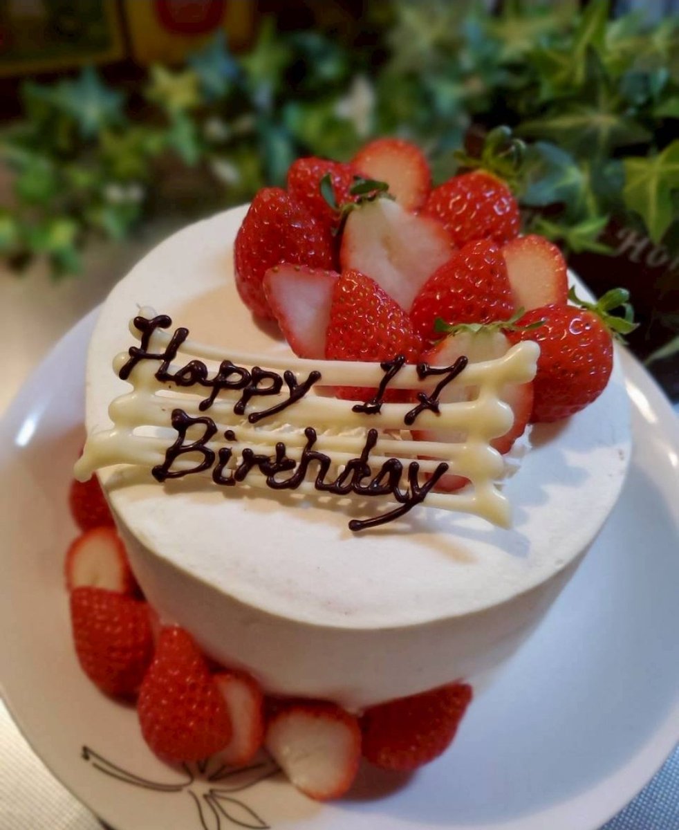 LONELYWOLF696's tweet photo. 先月作った息子の誕生日ケーキ
誕生日くらいはと、がんばっていちご買いました🍓
#誕生日ケーキ 
#手作りケーキ https://t.co/VIFfa75jUA