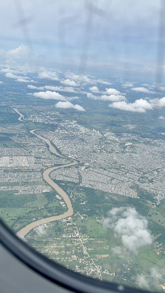 Quien entiende este gobierno?? Cuando no hay razones constitucionales para decretar una emergencia económica la decreta a sabiendas que se le va a a caer (como sucedió a la caída de la ley de financiamiento), y cuando existe una evidente emergencia por razones de la ola invernal