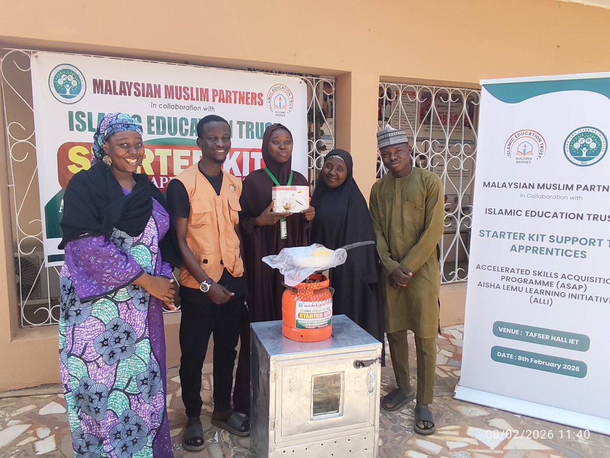 ASAP4ALLI's tweet photo. A heart-warming occasion celebrating Alli alumni as they are presented with start-up kits🎉🎊🥳 by Malaysian Muslim partners. .
.
.#empowermingwomen #asapalli #partnership #foryoupageシ #allialumni https://t.co/c2ep8mfqQY