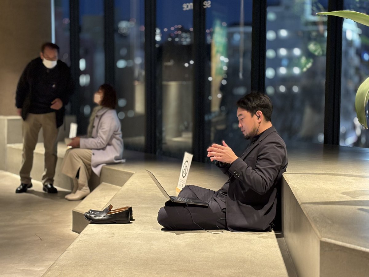 楽しそうにお話するから、お相手にもすっと伝わって世界が広がっていきます。

渋谷から世界へ。
Non-Destructive Innovation.
カスタマークラウド