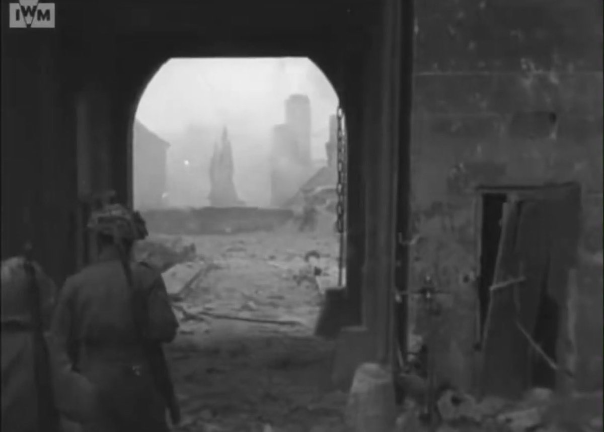 t2im's tweet photo. @BattlefieldBen @BennyOV As you probably have seen, the last frame of the video you posted seems to be the entrance from the south (church) side https://t.co/nRAIywFU8d
