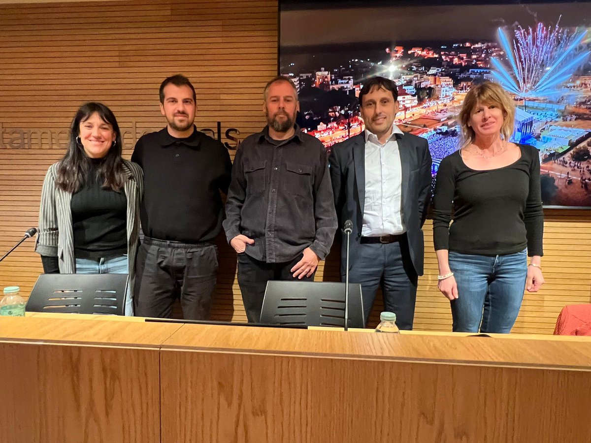 DiputacioGirona's tweet image. La 1️⃣4️⃣a edició del Festival @itacacultura escalfa motors presentant la programació, a #Pals

🎶Love of Lesbian, Morad, Mama Dousha, Els Amics de les Arts i La M.O.D.A. són alguns dels artistes i grups del cartell d'enguany.

🗓️ Del 4 d’abril al 5 de juliol 
📍 L’Escala, Girona,