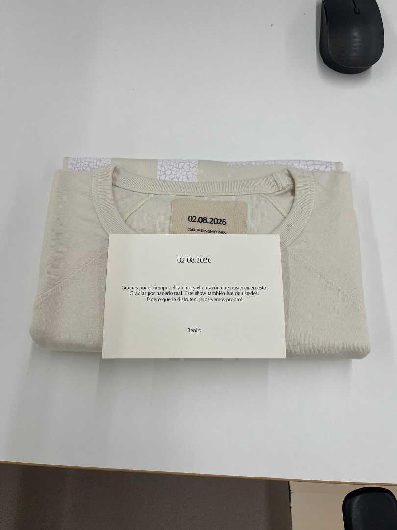 🚨 Inditex se ha pasado el juego: 6.000 empleados reciben un regalo muy especial en las oficinas centrales de Arteixo, A Coruña

El grupo textil le ha regalado a toda su plantilla una camiseta como la que vistió Bad Bunny en la Super Bowl, junto con una carta de agradecimiento