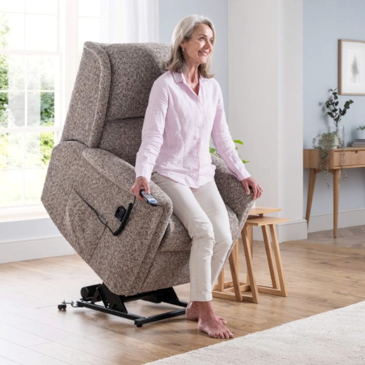 haynesfurnisher's tweet image. If your sofa isn’t as comfy as it used to be, it might be time for a change.
View Celebrity Furniture range, including powered or manual riser recliners, plus sofas &amp;amp; chairs in loads of styles, sizes, fabrics, and leathers.

suites2u.co.uk

 #Sofa #Recliner #Furniture