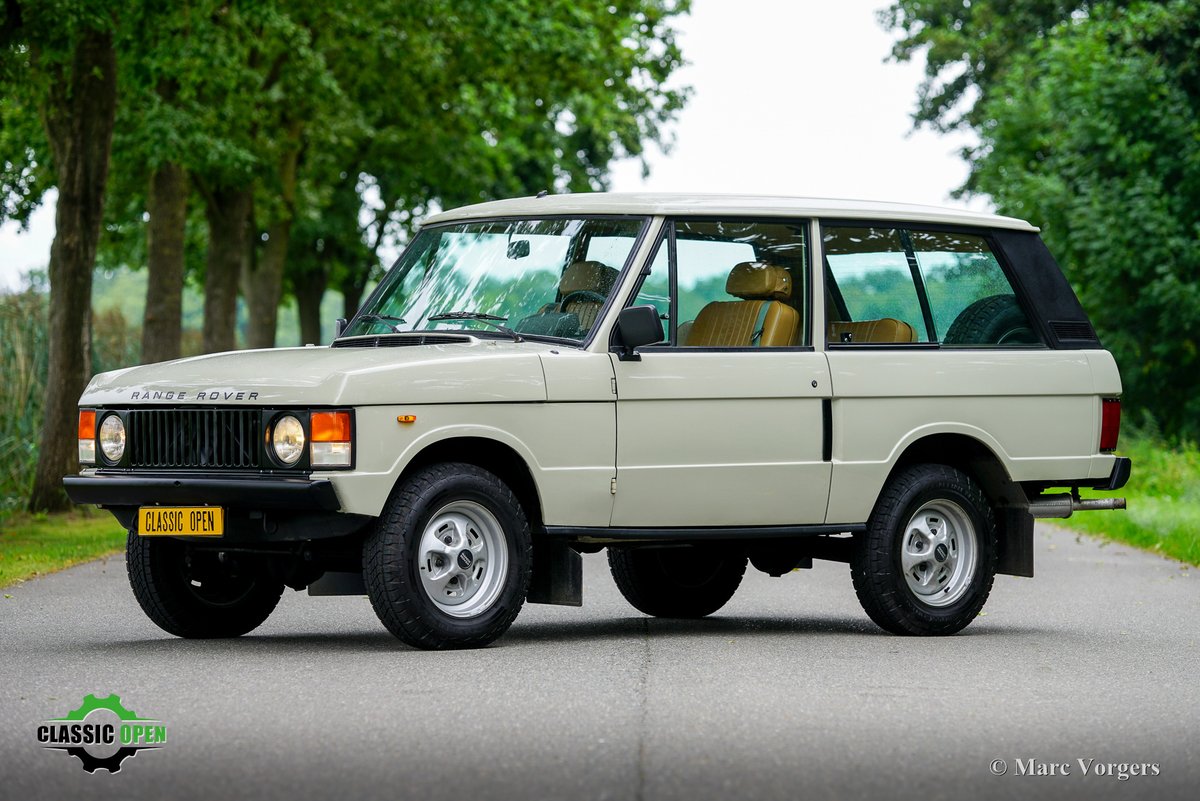 ClassicarGarage's tweet image. Super original time capsule! Magnificent 1981 Range Rover Classic in wonderful TOP original condition for SALE at Classic Open! Fitted with power steering, MANUAL GEARBOX, and AIR-CONDITIONING! More photos, info and price: classicargarage.com/cars-for-sale/…

#RangeRover #RangeRoverClassic