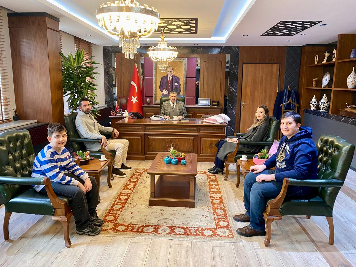 Tüm Anadolu Gazeteciler Derneği Genel Sekreteri Mustafa Beden, İrem Işılar ve Polis Memuru Enes Karan, Kaymakamımız Ömer Ulu’ yu Ziyeret Ettiler. odunpazari.gov.tr/tum-anadolu-ga…