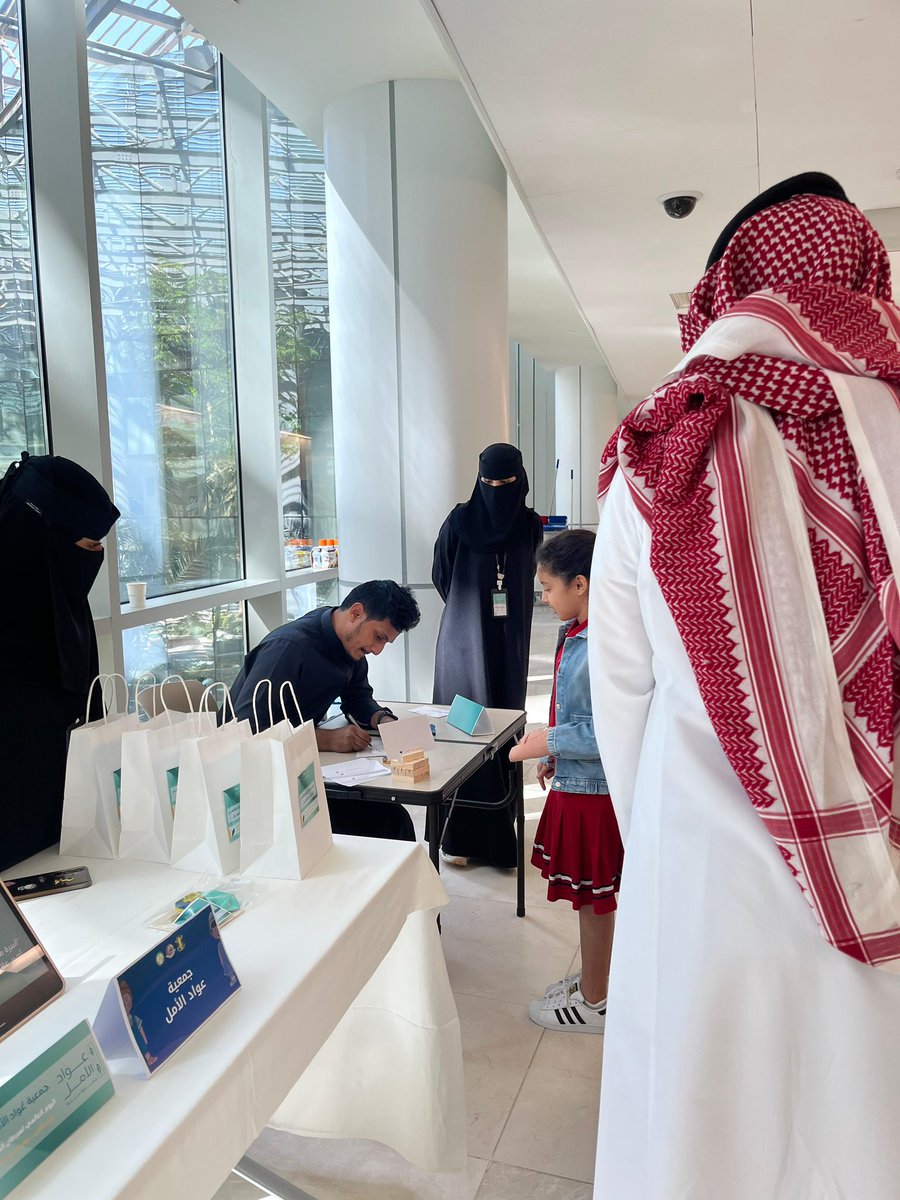 FarisAlsubhi's tweet photo. تشرفت اليوم بالتطوع مع جمعية عوّاد الأمل الصحية @VhopeSa في مستشفى الحرس الوطني ضمن مبادرة إنسانية لكتابة أسماء منسوبي الزوار وأطفال السرطان وذويهم بالخط العربي

شكرًا لكل من أسهم في التنظيم، ولكل من منحنا شرف أن نكتب اسمه… وأسأل الله الشفاء التام لأطفالنا الأبطال 🤍

#نبراس https://t.co/fwExdnVS4q