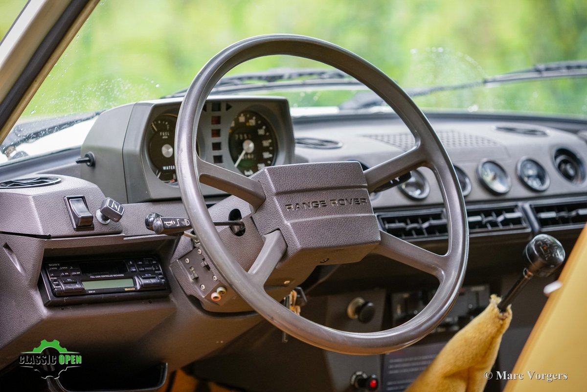 ClassicarGarage's tweet image. Super original time capsule! Magnificent 1981 Range Rover Classic in wonderful TOP original condition for SALE at Classic Open! Fitted with power steering, MANUAL GEARBOX, and AIR-CONDITIONING! More photos, info and price: classicargarage.com/cars-for-sale/…

#RangeRover #RangeRoverClassic