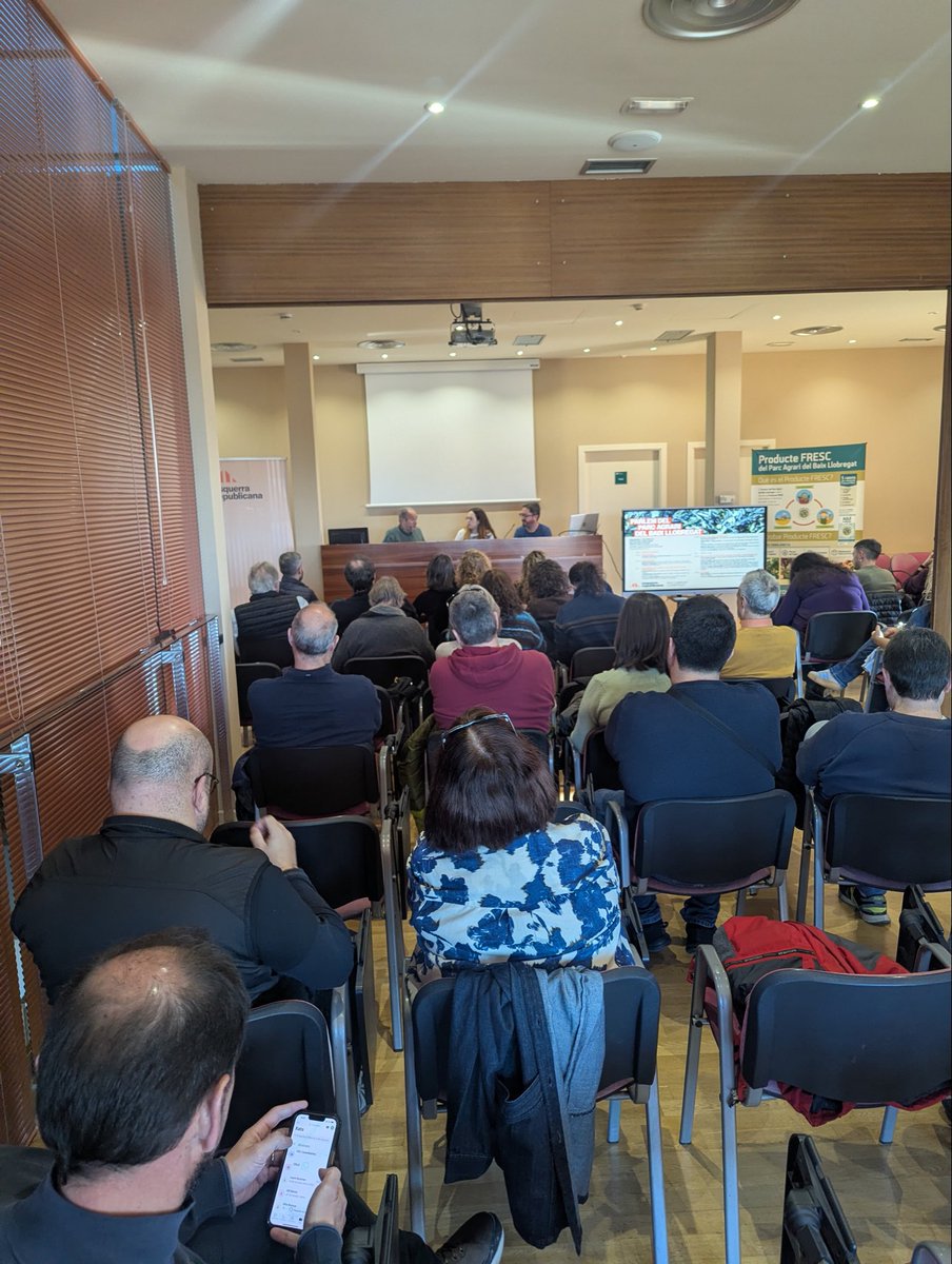 ERC_BaixLlobreg's tweet photo. 🥬 Dissabte vam celebrar una jornada molt profitosa sobre els reptes actuals i de futur del #ParcAgrari! Un espai que des d’ERC #BaixLlobregat creiem que cal potenciar i defensar. ✊

Moltes gràcies a tots els ponents i a tots els assistents per venir! ❤️ https://t.co/lZ2Hg8xjWP