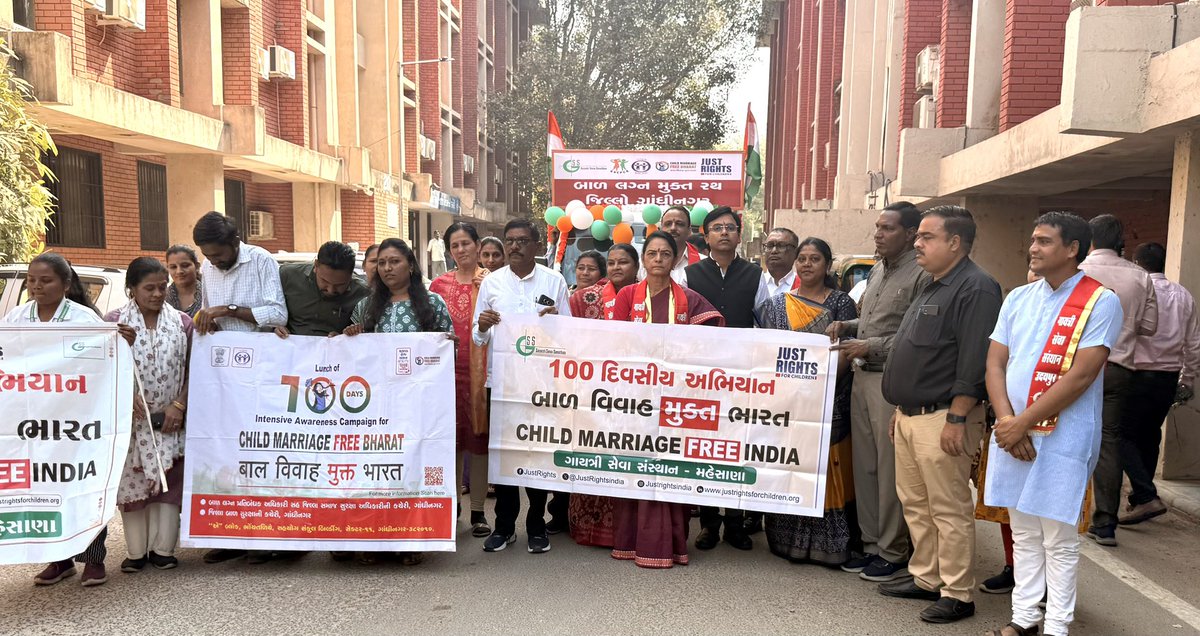 DrShailendraPa4's tweet photo. गुजरात राज्य बाल अधिकार संरक्षण आयोग #SCPCR गुजरात सरकार की माननीया अध्यक्ष, निदेशक समाज कल्याण विभाग सहित गुजरात सरकार के विभिन्न विभागों के आला अधिकारियों की उपस्थिति में @JustRightsIndia एवं @GSS_Udaipur के सयुक्त तत्वावधान में #बाल_विवाह_मुक्त_भारत अभियान का #गुजरात में आगाज https://t.co/H7JyOaTWc4
