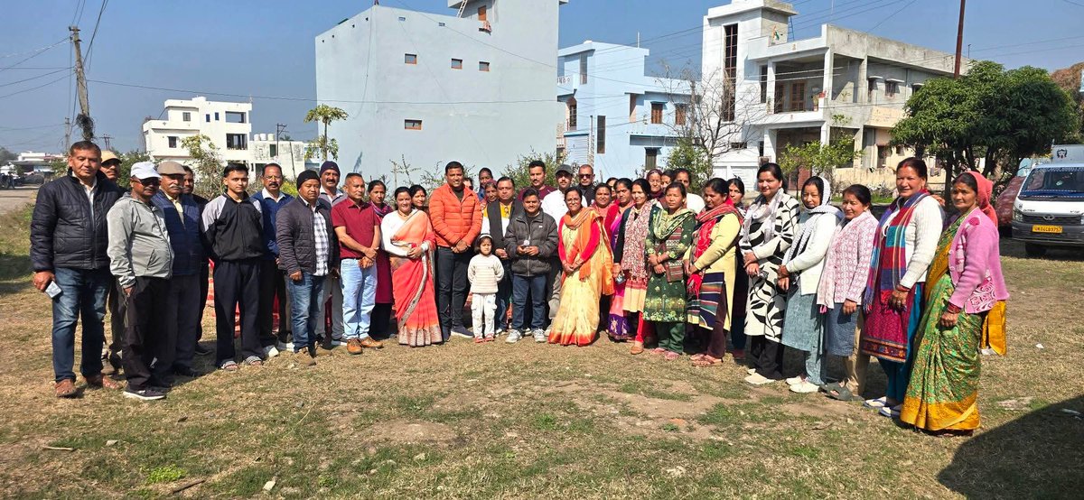 vbhagat15's tweet photo. आज कालाढूंगी विधानसभा क्षेत्र के कमालवागांजा मेहता में विकास खंड हल्द्वानी की ब्लॉक प्रमुख श्रीमती मंजू गौड जी एवं ग्राम प्रधान श्री मनीष भट्ट जी के साथ स्थानीय जनता जनार्दन से आत्मीय संवाद स्थापित कर उनकी समस्याओं को गंभीरता व संवेदनशीलता के साथ सुना। https://t.co/lWcyeMY0cK