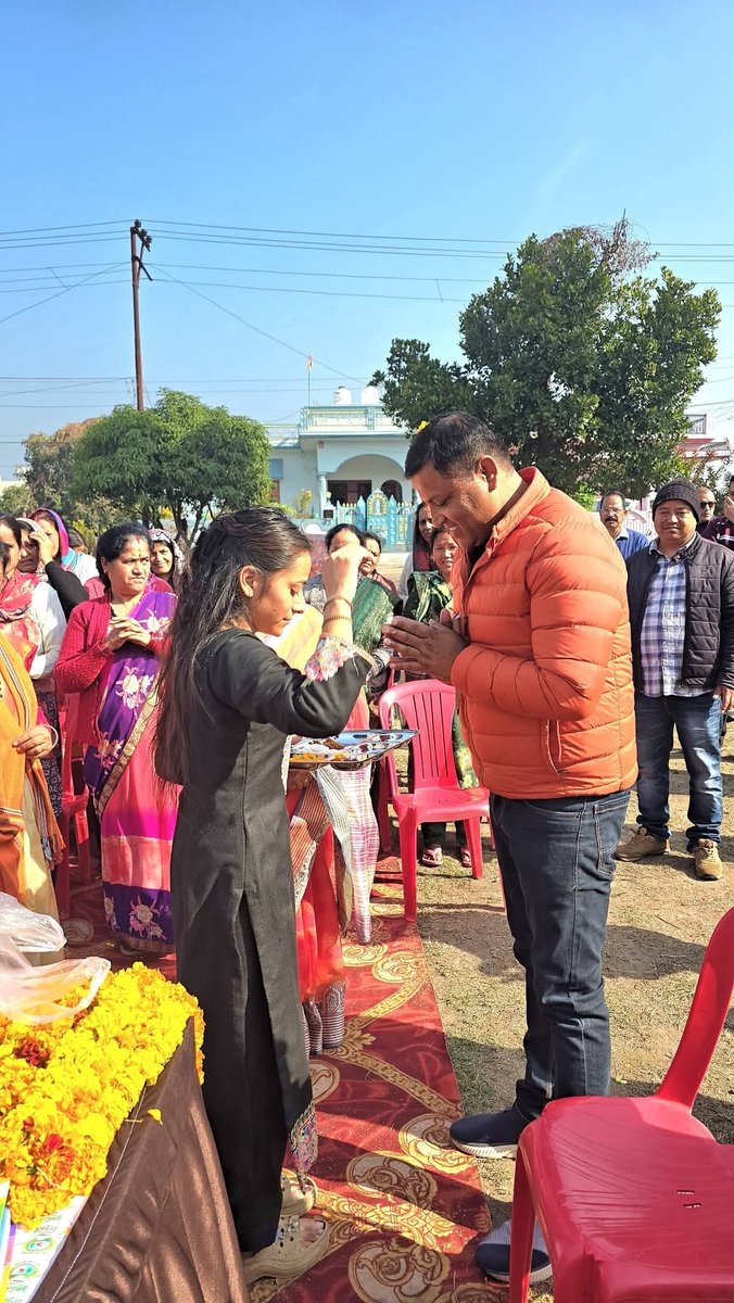 vbhagat15's tweet photo. आज कालाढूंगी विधानसभा क्षेत्र के कमालवागांजा मेहता में विकास खंड हल्द्वानी की ब्लॉक प्रमुख श्रीमती मंजू गौड जी एवं ग्राम प्रधान श्री मनीष भट्ट जी के साथ स्थानीय जनता जनार्दन से आत्मीय संवाद स्थापित कर उनकी समस्याओं को गंभीरता व संवेदनशीलता के साथ सुना। https://t.co/lWcyeMY0cK