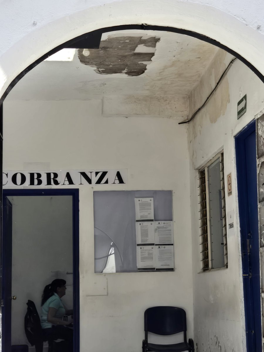 b_migo's tweet photo. @margarita_gs @SapacCuernavaca  estas son las instalaciones de SAPAC en la colonia centro en Cuernavaca. Que pena que se tenga tan descuidado nuestras instalaciones ojalá le puedan dar una manita de gato. https://t.co/4MRk71gGus