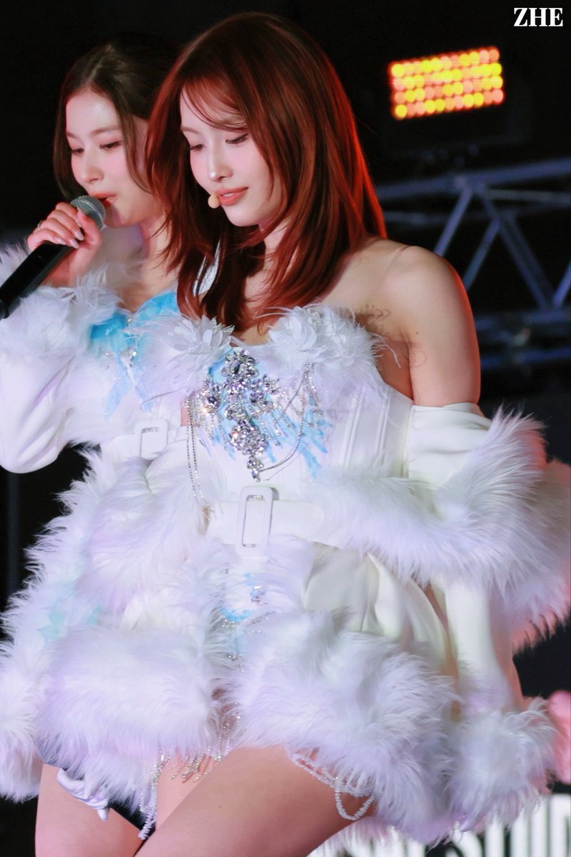 Sanafication of momo 😭😭😭😭😭😭😭😭😭