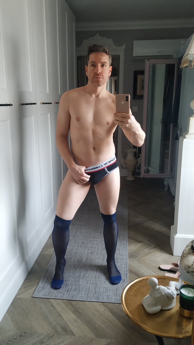 Nada cómo unos buenos ejecutivos...🧦