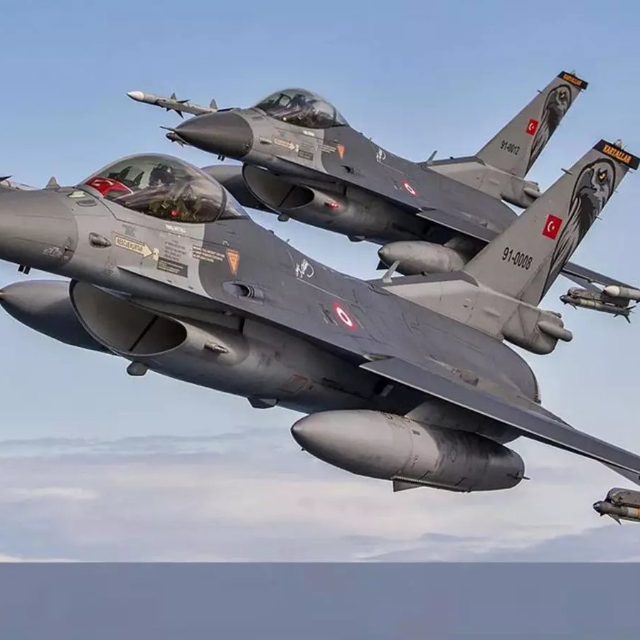 "Somali halkı Türk savaş uçaklarının sesiyle uyandı!"

🇸🇴Somali Adalet ve Anayasal İşler Bakanı Hassan Moallin Muhamoud Sheikhali:

▪️Türkiye, yaptığı anlaşmaya sadık kalarak, terörizmle mücadele etmek için Somali'ye en yeni ekipmanları ve savaş uçaklarını getirdi. 

▪️Bu bize,