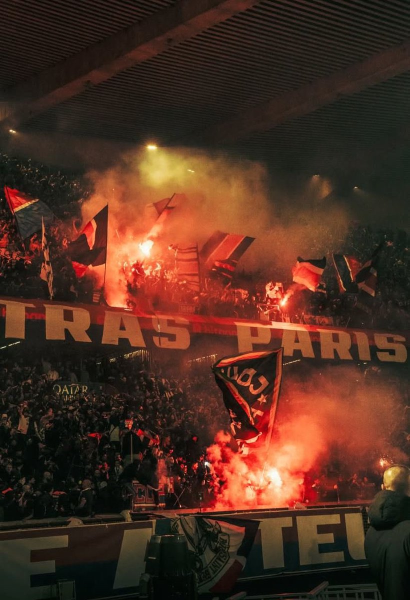#PSGOM <a href="/Co_Ultras_Paris/">Collectif Ultras Paris</a> #VirageAuteuil 🔴🔵🚨
📸Benji_pham