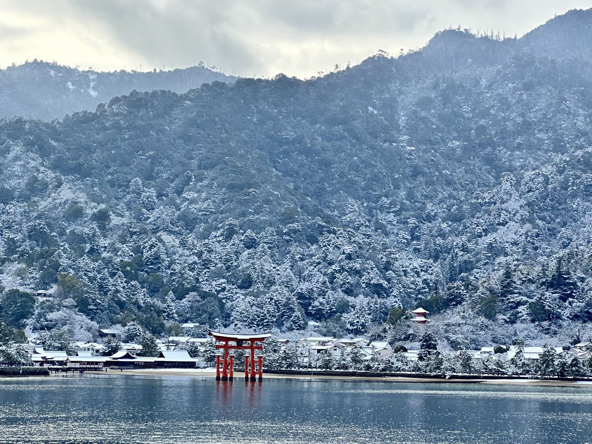 初めて安芸の宮島(厳島)に行った日が、きょうだったのはとても幸運だった。