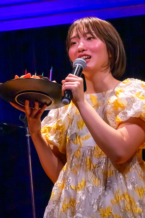 昨夜は #桐原ゆり さんの活動10周年生誕祭へ。音大の附属高校からの友達とのことで #出井麻莉子 さん、#石黒真子 さんが出演されるとのことで見に言ったのですが、冒頭から三重奏が３０分ほど続いて聴き応えがありました！その後のオリジナル曲のライブも愉快で楽しかった😚