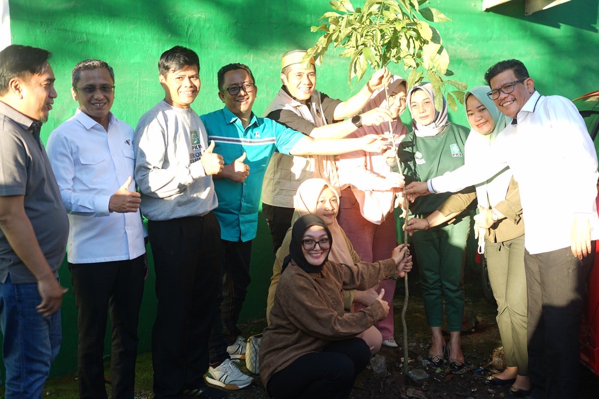 cullank's tweet photo. Dari Tanah Sulsel, PKB Menjaga Alam Lewat Aksi Nyata Menanam Pohon
#pkbsulsel #dpppkb #gusmuhaimin #azhararsyad #menanampohon https://t.co/KvXbW3KkVc