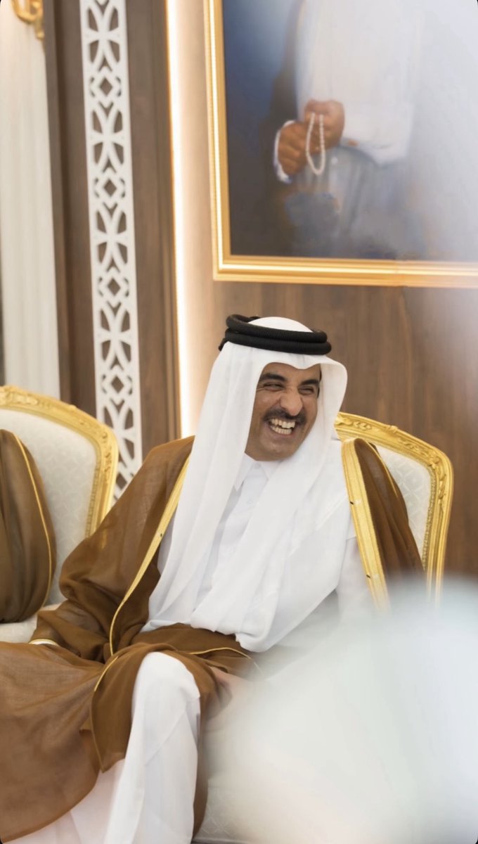 ومثلك يفتّح بالرجى كلّ مقفول
ضحكة احجاجه كلّ همٍ تزيله