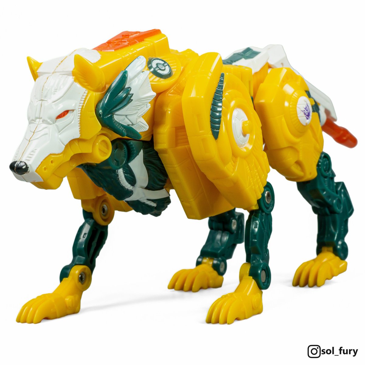SolFury's tweet photo. "Hunting Autobot prey is the Deception way."

Weirdwolf - Botcon Exclusive Transformers Timelines: Games of Deception (Deluxe class, 2007)

#transformers
#botcon
#transformersclassics https://t.co/nQv8tx4CWp