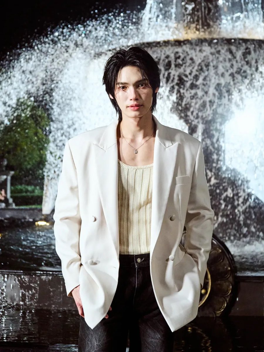 lboosang's tweet image. [trans by @maryxnongwin] #EsquireINTERVIEW

#YoursWin 💚
#EsquireThailand
#ManAtHisBest
#winmetawin @winmtw @winmetawin 

我們需要找到一些可以真正獨處的時刻。

這些時刻幫助我們清楚地反思生活中正在發生的事情,理解我們正在經歷的事情,並提醒自己在每一天中尋找美好。
#林汉洲Win