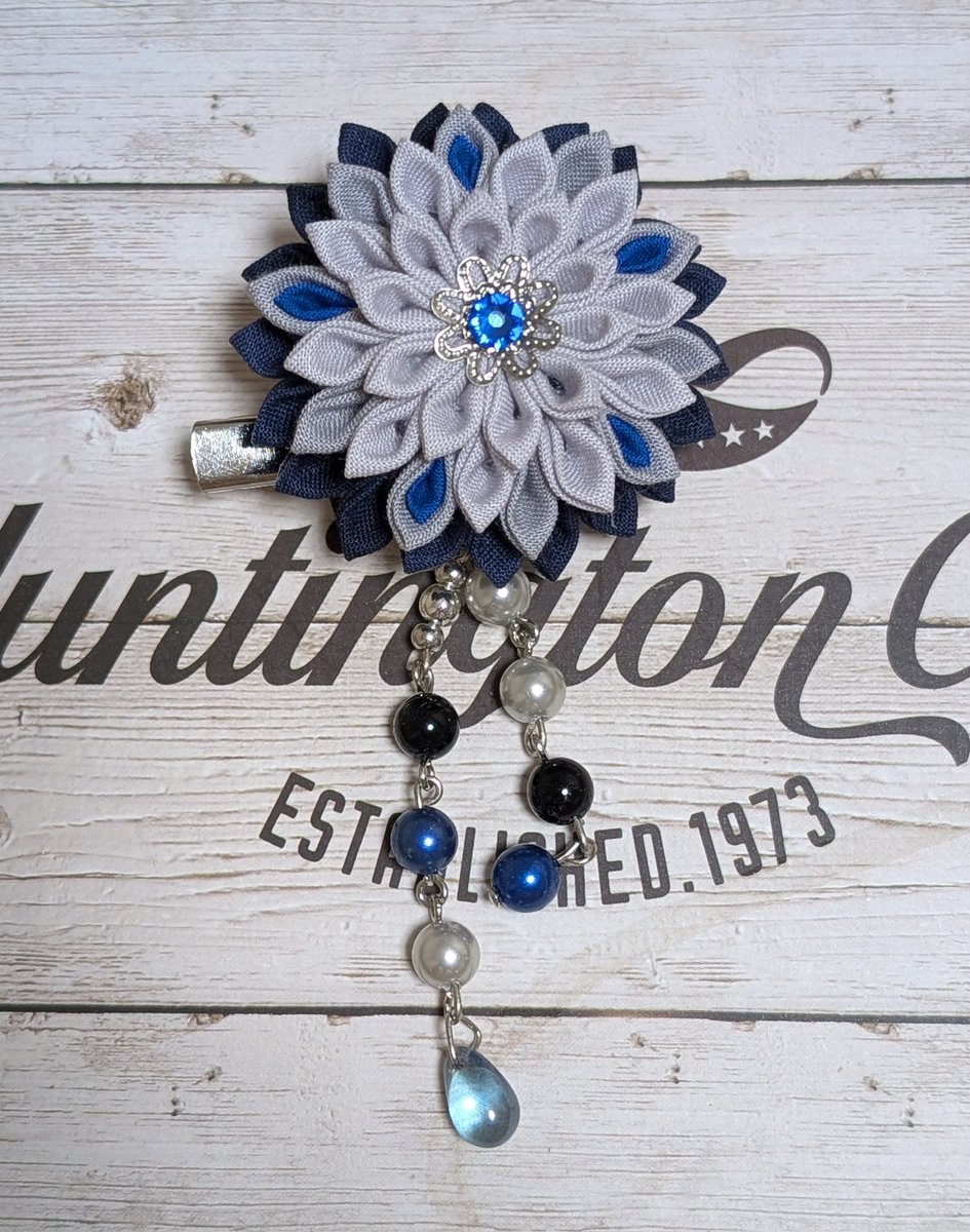 BOOTHに山姥切長義モデル2wayピン再販登録しました✨
お立ち寄りいただけると幸いです😊

 #つまみ細工  #とうらぶ手芸部 
 #ハンドメイド好きな人と繋がりたい

kirinjar.booth.pm/items/7495077