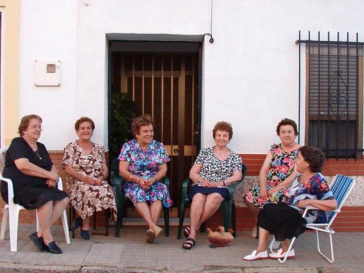 Los Españoles no entienden el show de Benito.
Los españoles .👌