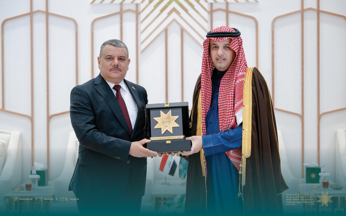استقبل معالي رئيس #جامعة_نايف_العربية د. عبد المجيد البنيان، اليوم، سعادة قائد قوات الحدود بجمهورية العراق الفريق ركن محمد عبد الوهاب حسين، وجرى خلال اللقاء مناقشة عدد من الموضوعات ذات الاهتمام المشترك، وسبل تطوير القدرات الأمنية.