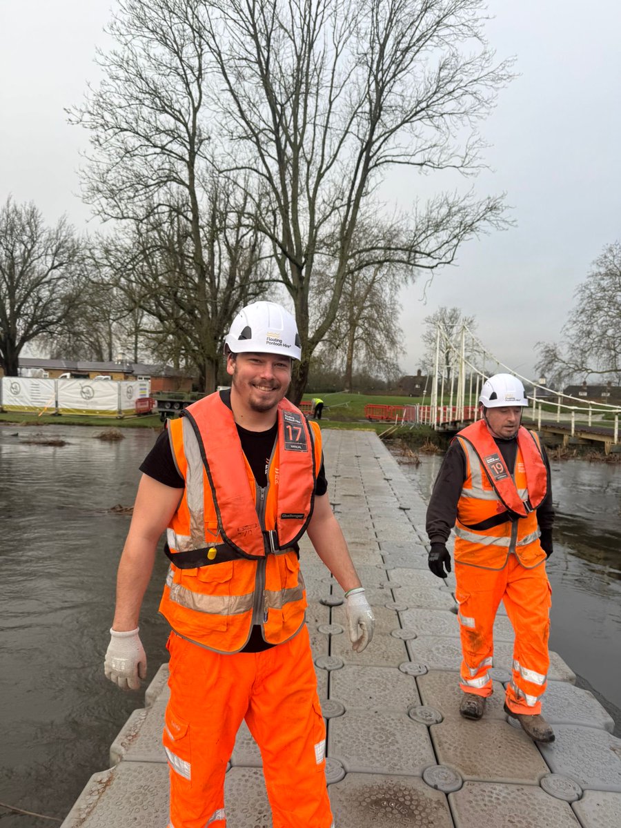 floatingpontoon's tweet photo. It’s actually stopped raining for a few hours! All smiles whilst breaking down at The Buckinghamshire Golf Club today. https://t.co/OzikM8gsjC