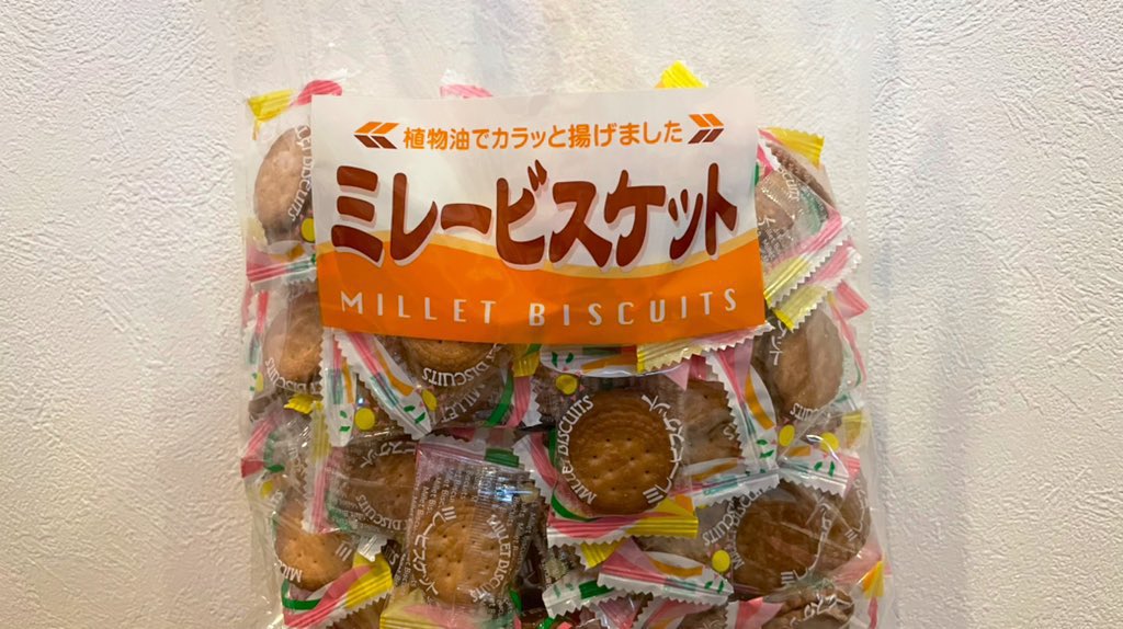 oinagoya's tweet photo. ミレービスケットを作っている会社が3社ある、名古屋においでよ。

生地は全て三ツ矢製菓が製造しているけど、それぞれの会社で揚げ油が違うために若干風味が異なるよ。
気が向いたら食べ比べてみてね～ https://t.co/xQFY6vho47