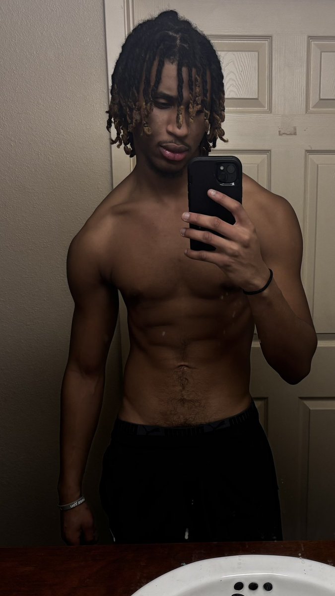 Lightskin Central tweet media