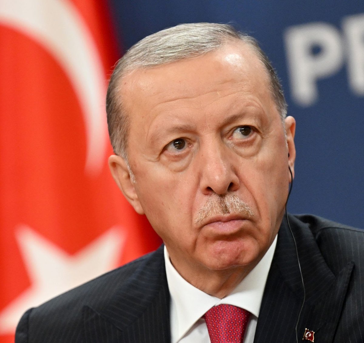 International crimes often lead back to Erdoğan or Turkey. Epstein’s emails claim Turkey tipped off Al-Nusra terrorists, causing a slaughter of Iraqis. They also suggest he knew of the coup in advance but stayed silent to execute his criminal plans.#EpsteinFiles #Epsteindosyalari