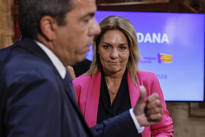 La mujer de la imagen se llama Susana Camarero <a href="/SusanaCamarero/">Susana Camarero</a>. Aseguró varias veces que Carlos Mazón estuvo la tarde de la DANA en el Palau de la Generalitat "trabajando" y "atendiendo llamadas".

Camarero no sólo no asume responsabilidades, sino que sigue siendo Vicepresidenta.