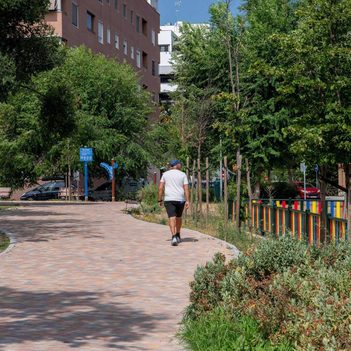 DecideMadrid's tweet photo. 📣 ¡Ya está en marcha la III fase del Parque de las Cruces en @JMDLatina y @JMDCarabanchel, una actuacion #PlanSURES!
¿Qué te espera con esta rehabilitación?
🚵♂️ Enlace entre carriles bici
Remodelación de accesos, rampas y aparcamientos
🐶🤸 Área canina y de entrenamiento...
Si buscas más parques y zonas verdes, síguele la pista en https://t.co/61FQRjwzSK
#MadridInvierteenMadrid #SurEsMedioambiente