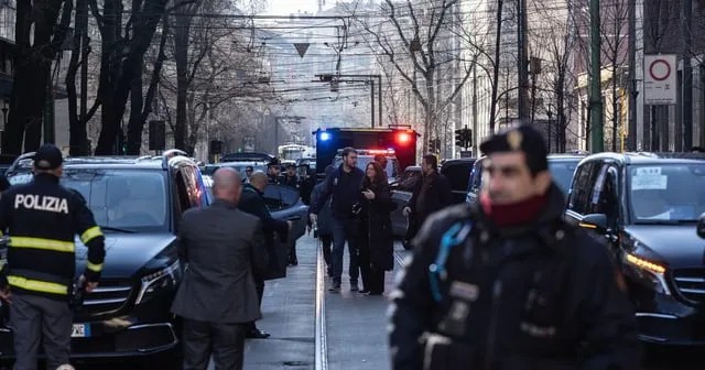 RJMrim's tweet image. "beware in particular of a #president whose lifestyle is saturated in #dictator chic &amp;amp;..invites his officials to share"

Seduced by the Louis XIV Treatment. What #JDVance &amp;amp; his entourage in Milan teach us about Epstein’s magnetism

#MilanoCortinaOlympic2026